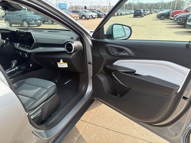 New 2026 Chevrolet Trax LT w/ Driver Confidence Package image 45