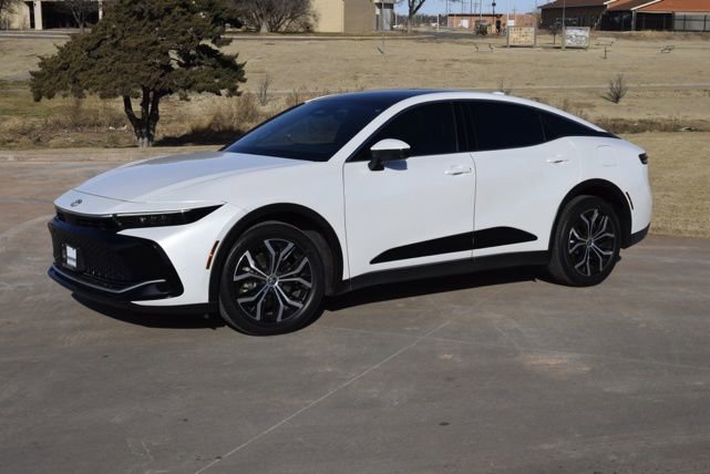 Used 2023 Toyota Crown Limited image 9