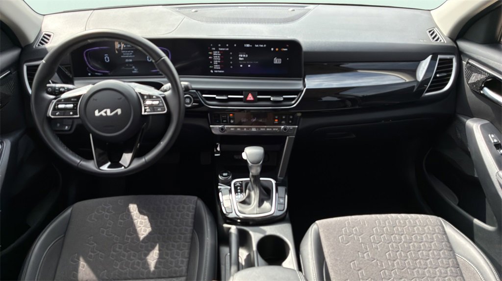 Certified 2025 Kia Seltos S image 17