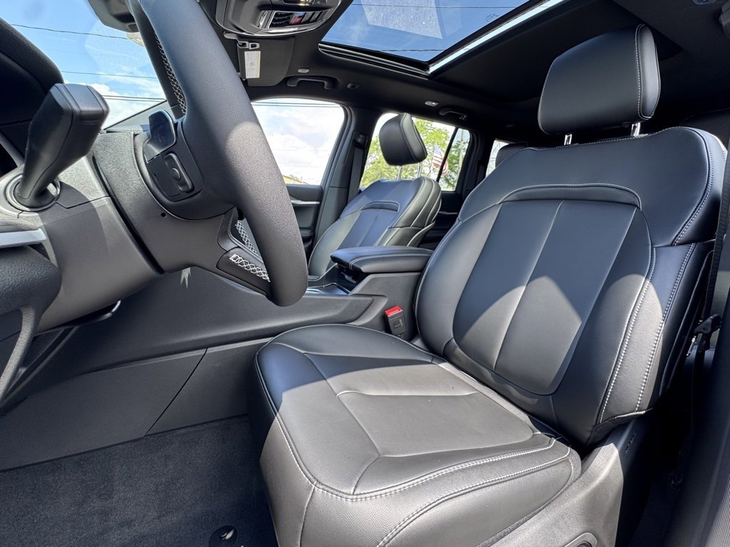 New 2025 Jeep Grand Cherokee Limited w/ Black Appearance Package image 13