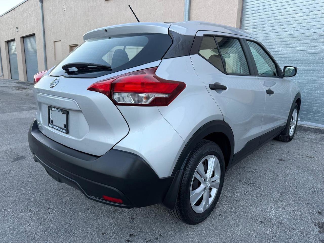 Used 2019 Nissan Kicks S image 14
