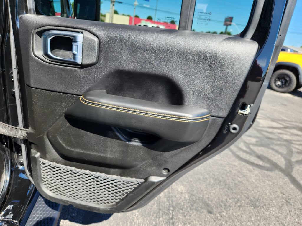 Used 2024 Jeep Wrangler Unlimited Sahara w/ Technology Group AWD/4WD image 13
