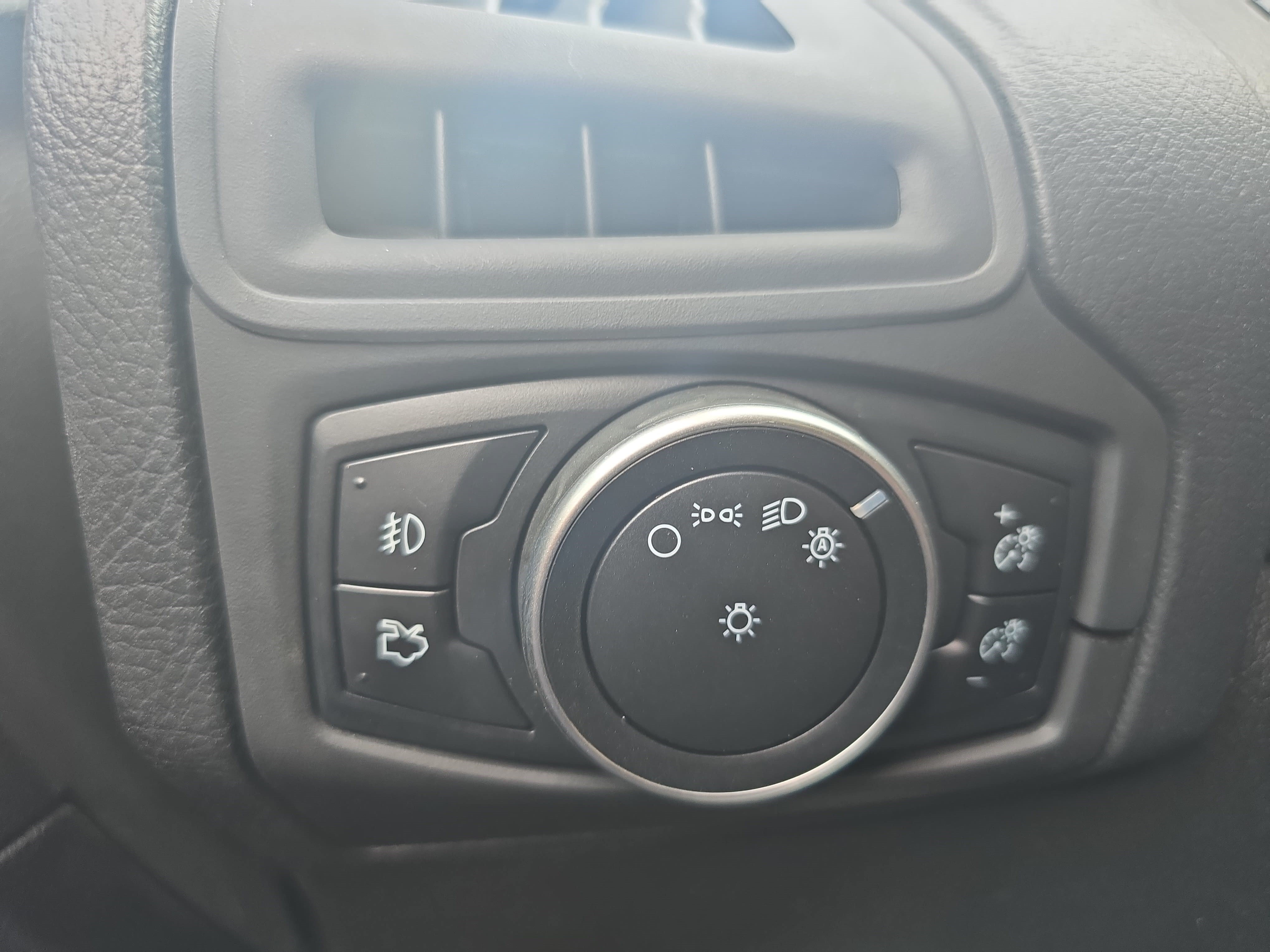 Used 2016 Ford Focus SE w/ Equipment Group 201A FWD image 25