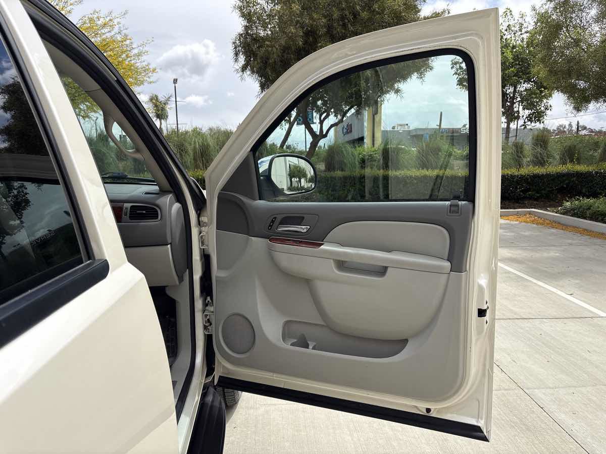 Used 2013 Chevrolet Tahoe LTZ image 19