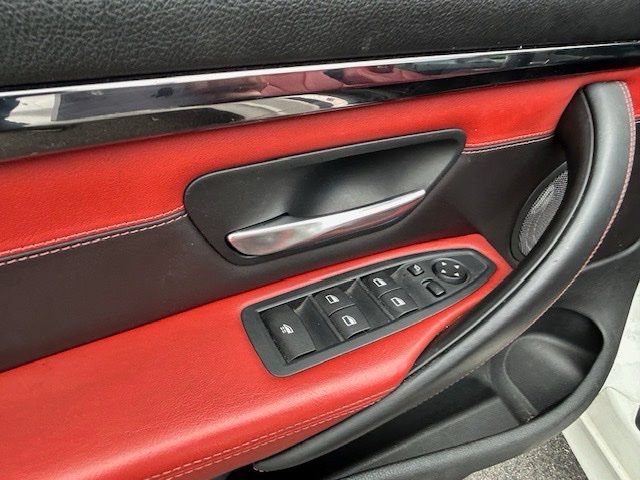 Used 2017 BMW M4 Convertible RWD image 19