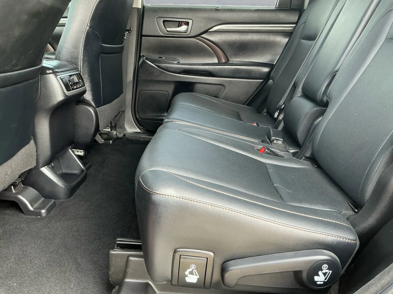 Used 2018 Toyota Highlander Limited image 14