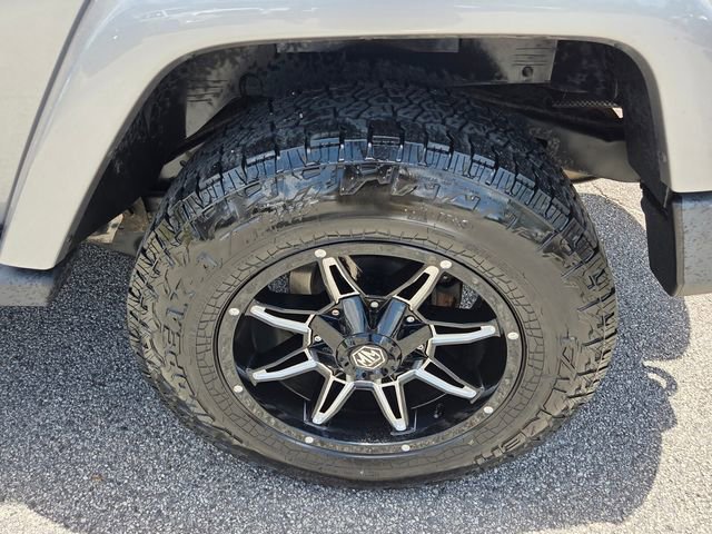 Used 2018 Jeep Wrangler Sahara w/ Connectivity Group AWD/4WD image 7