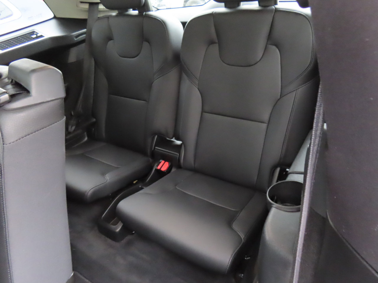 Used 2017 Volvo XC90 T6 Momentum w/ Vision Package image 15