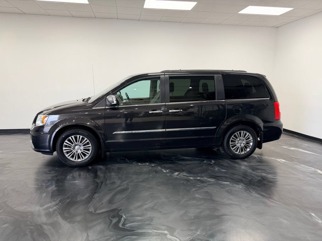 Used 2014 Chrysler Town & Country Touring-L w/ Driver Convenience Group FWD image 2