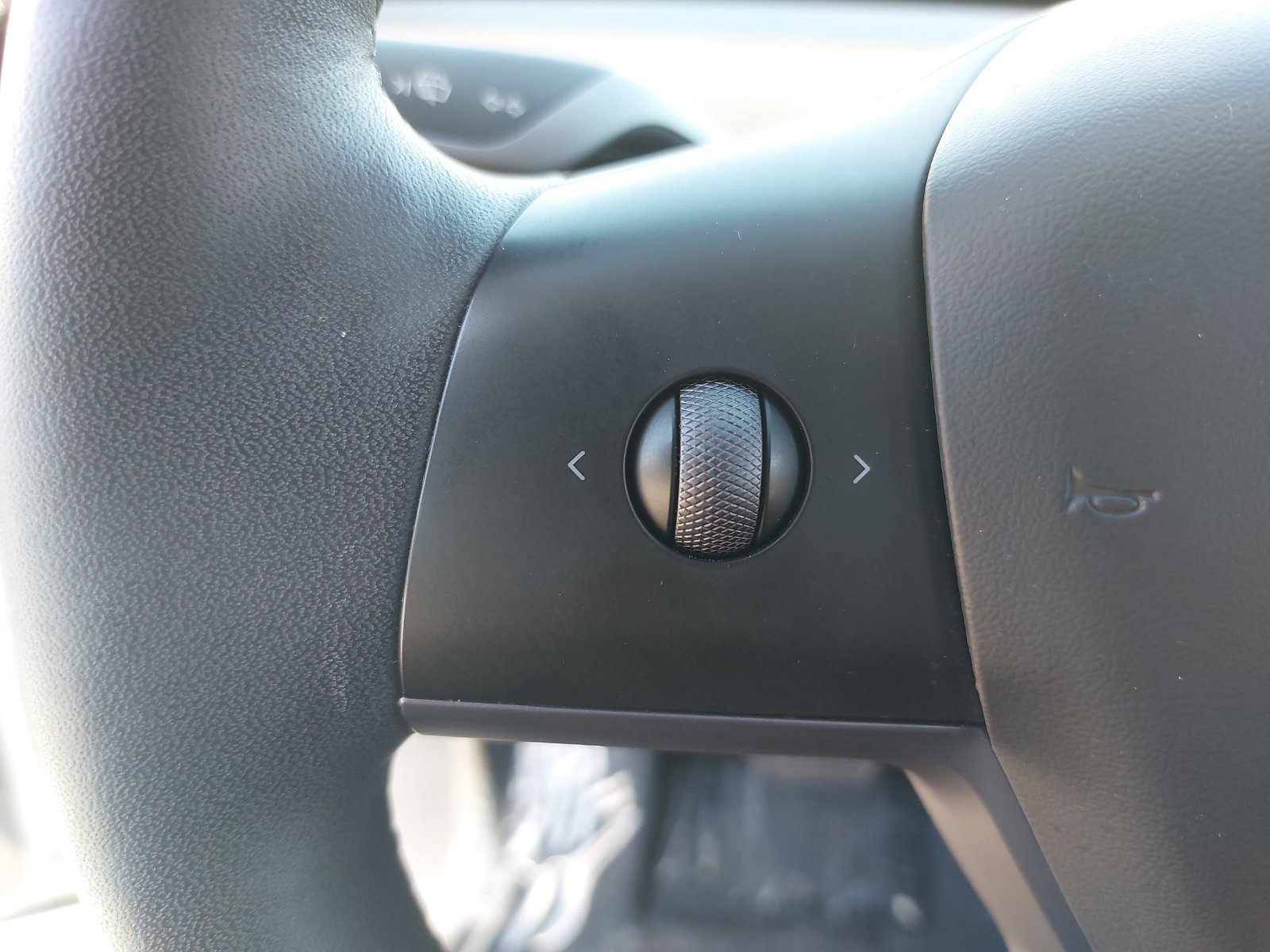 Used 2023 Tesla Model Y 2WD image 17