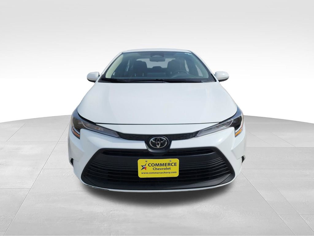 Used 2025 Toyota Corolla LE FWD image 2