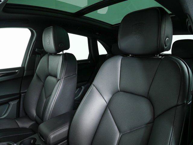 New 2026 Porsche Macan AWD/4WD image 5