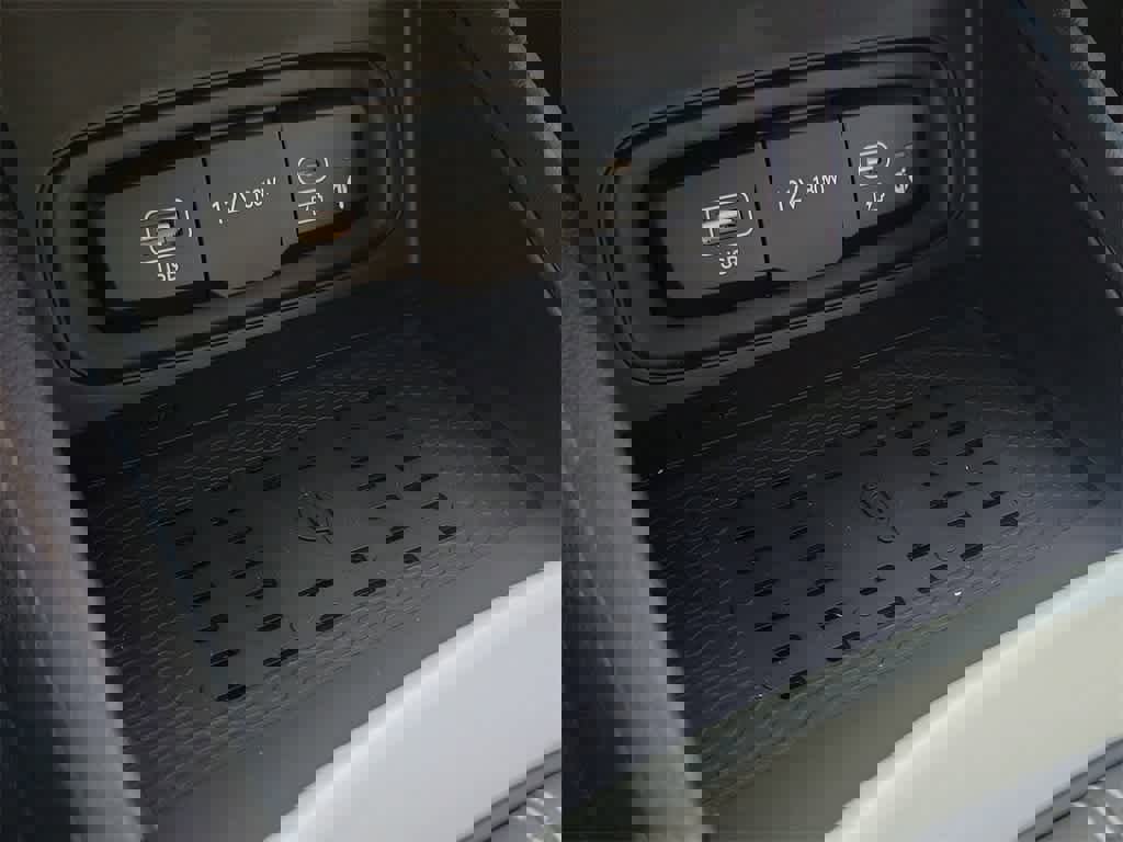 New 2025 Hyundai Venue Limited image 24