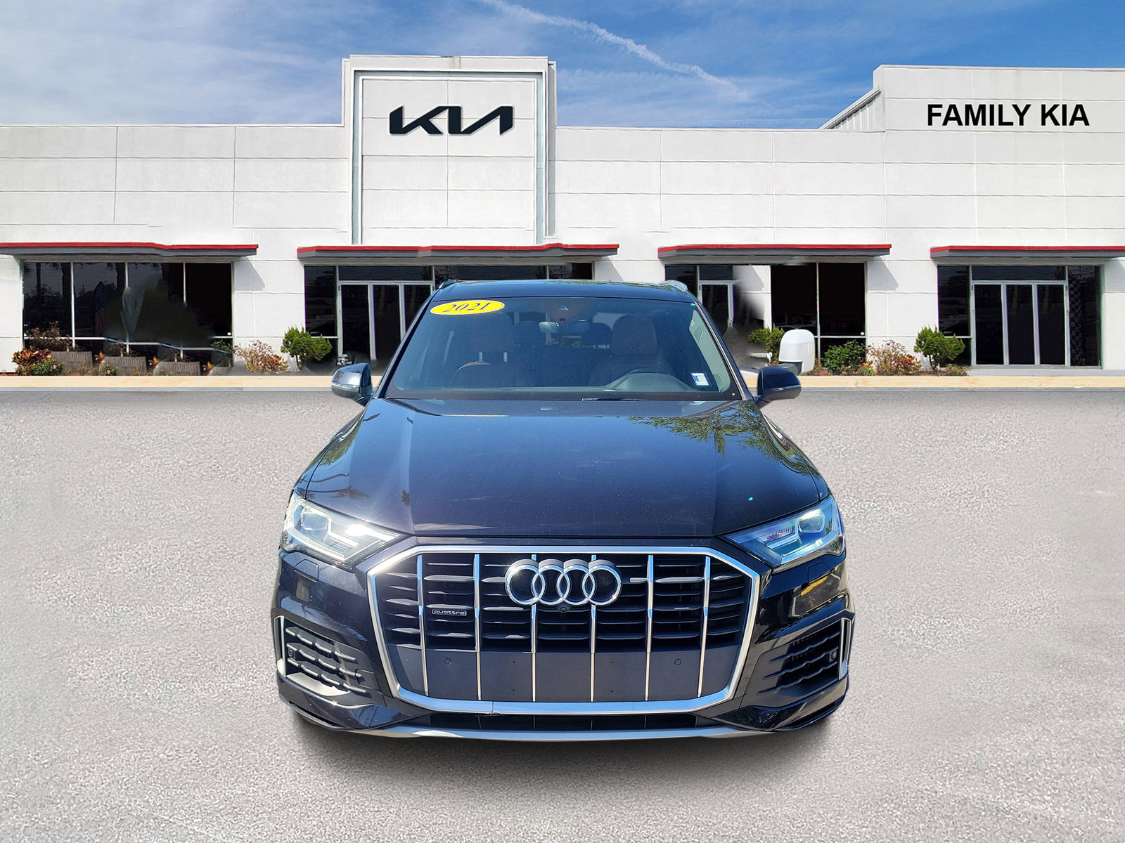 Used 2021 Audi Q7 3.0T Premium Plus w/ Premium Plus Package AWD/4WD image 2