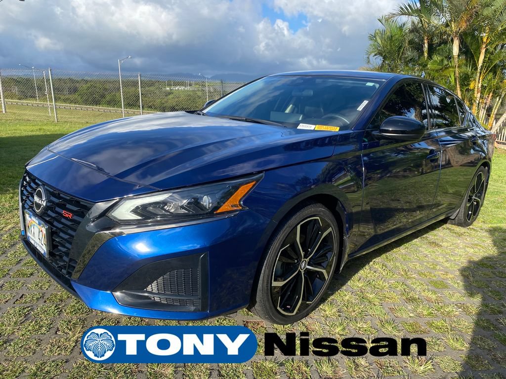 Used 2023 Nissan Altima 2.5 SR w/ SR Premium Package FWD image 3