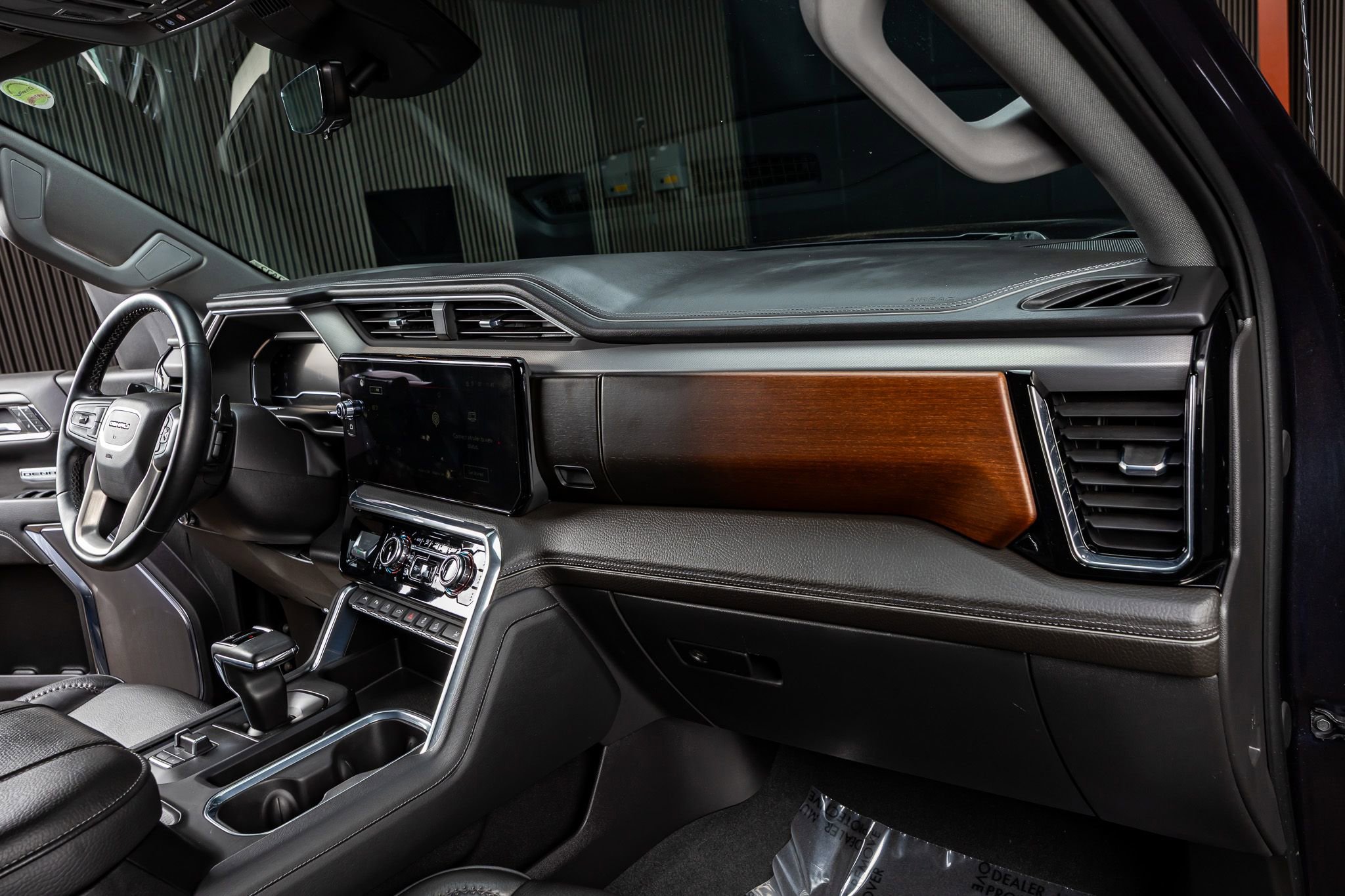 Used 2024 GMC Sierra 1500 Denali w/ Denali Reserve Package AWD/4WD image 18