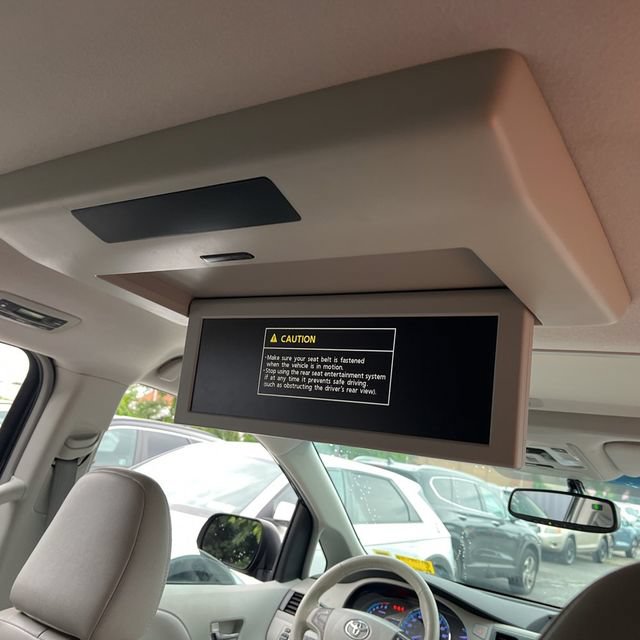 Used 2014 Toyota Sienna XLE w/ Entertainment Package AWD/4WD image 7