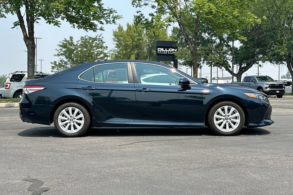 Used 2020 Toyota Camry LE FWD image 3