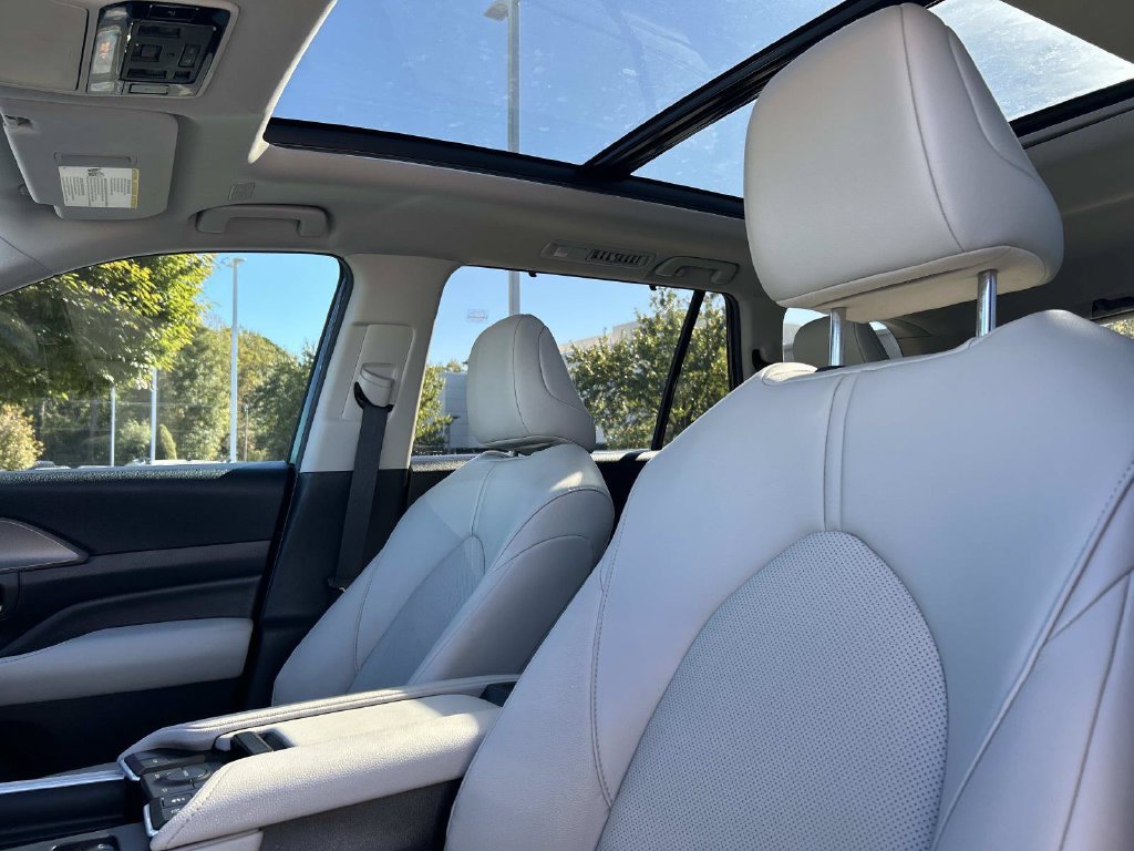 Used 2024 Toyota Grand Highlander FWD image 26