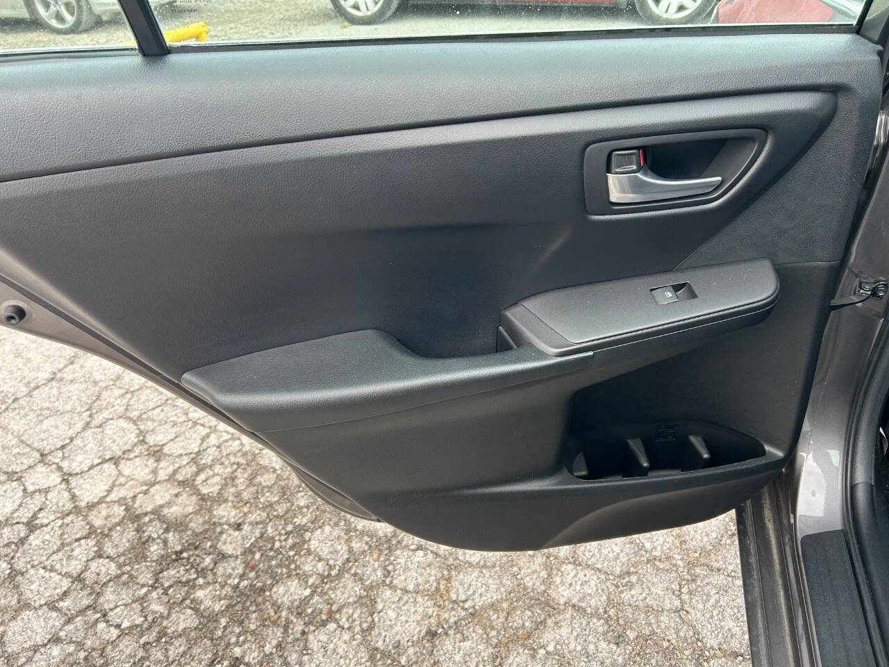 Used 2016 Toyota Camry LE image 15