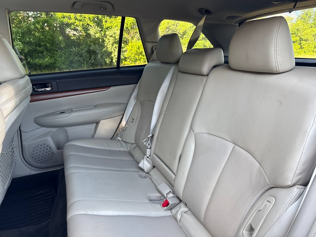 Used 2014 Subaru Outback 2.5i Limited w/ Moonroof Package AWD/4WD image 16