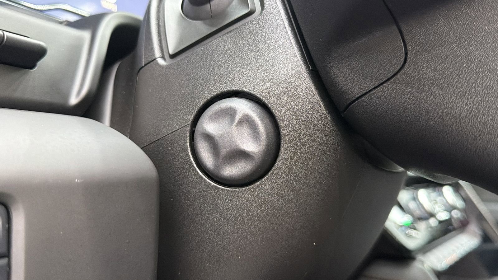 Used 2025 GMC Sierra 1500 AT4 w/ Technology Package image 30