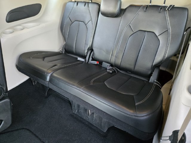 Used 2024 Chrysler Pacifica Touring-L FWD image 32
