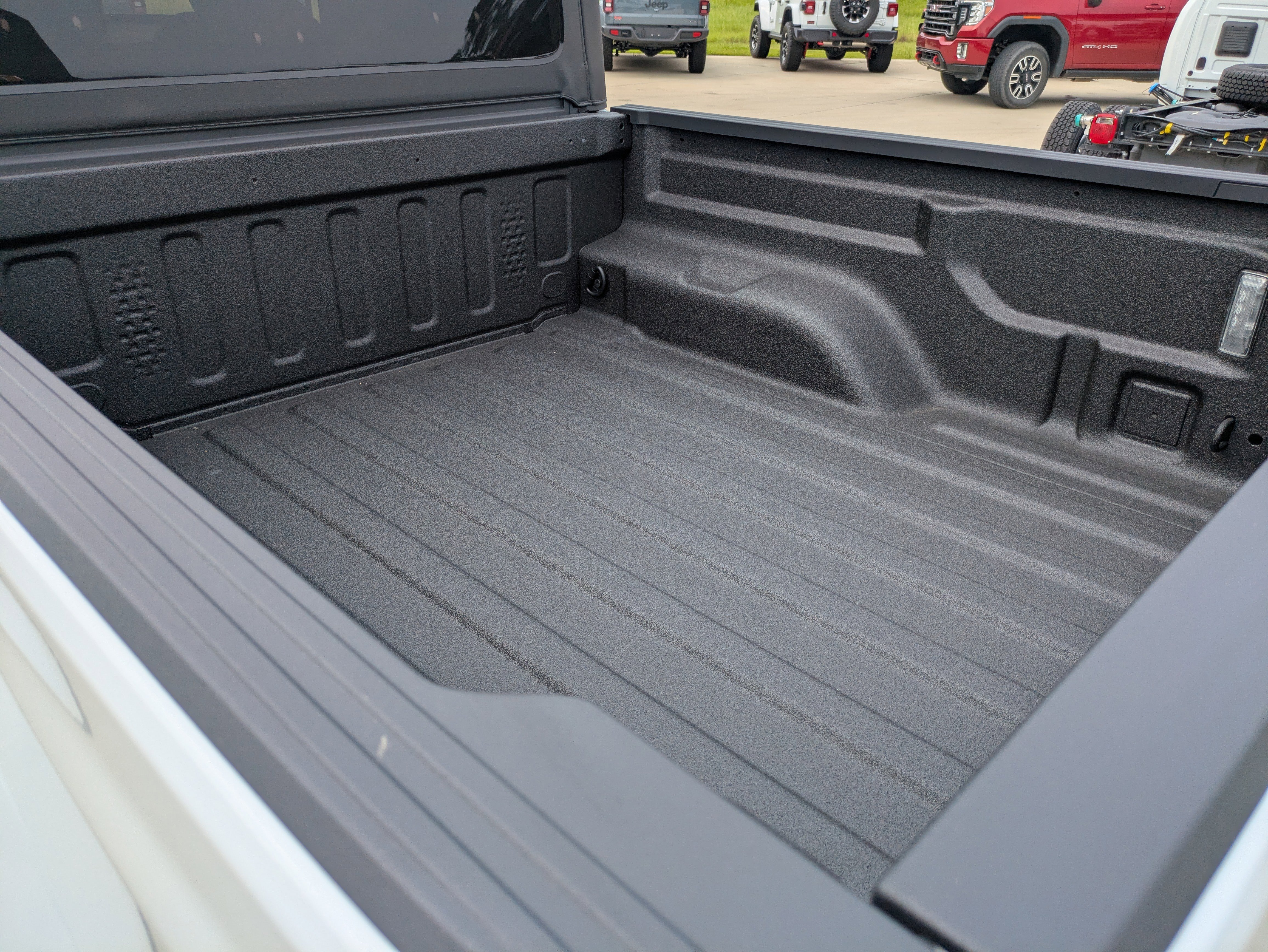 New 2025 Jeep Gladiator Sport image 7