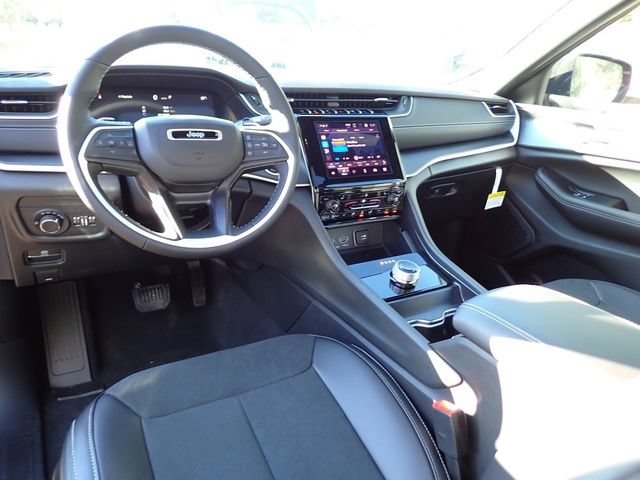 New 2025 Jeep Grand Cherokee Altitude AWD/4WD image 14