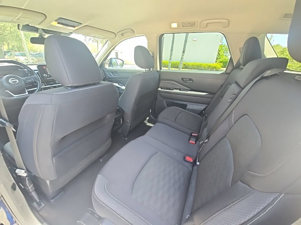 Used 2024 Nissan Pathfinder SV FWD image 27