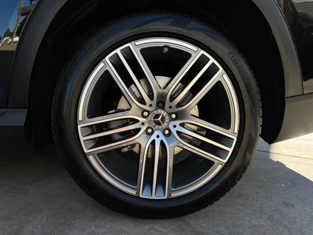 Used 2025 Mercedes-Benz GLS 450 4MATIC image 23
