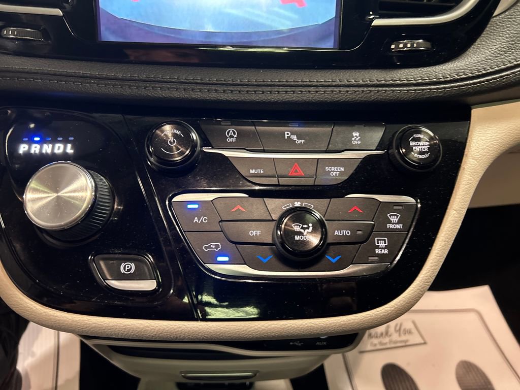 Used 2019 Chrysler Pacifica Limited FWD image 19