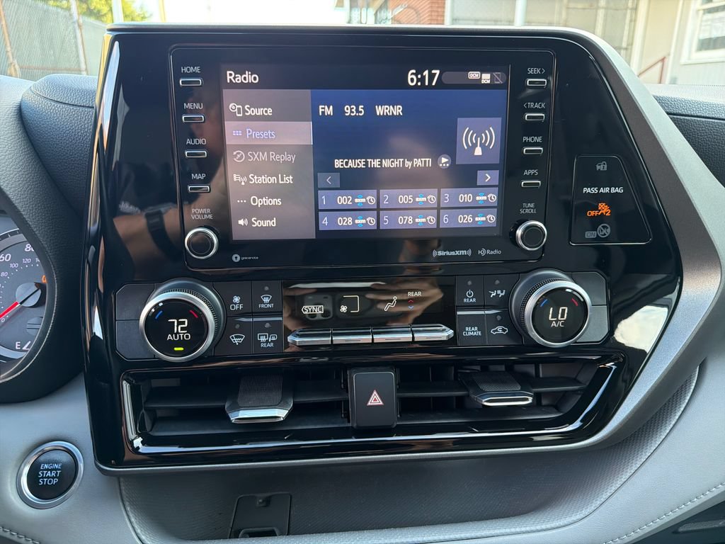 Used 2020 Toyota Highlander LE FWD image 16