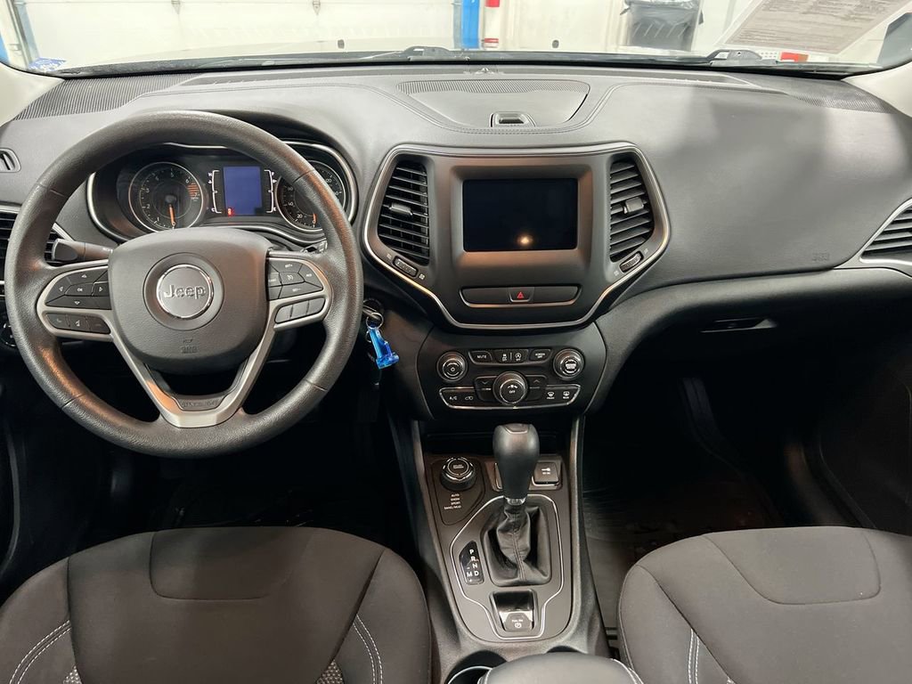 Used 2019 Jeep Cherokee Latitude w/ Popular Appearance Group AWD/4WD image 10