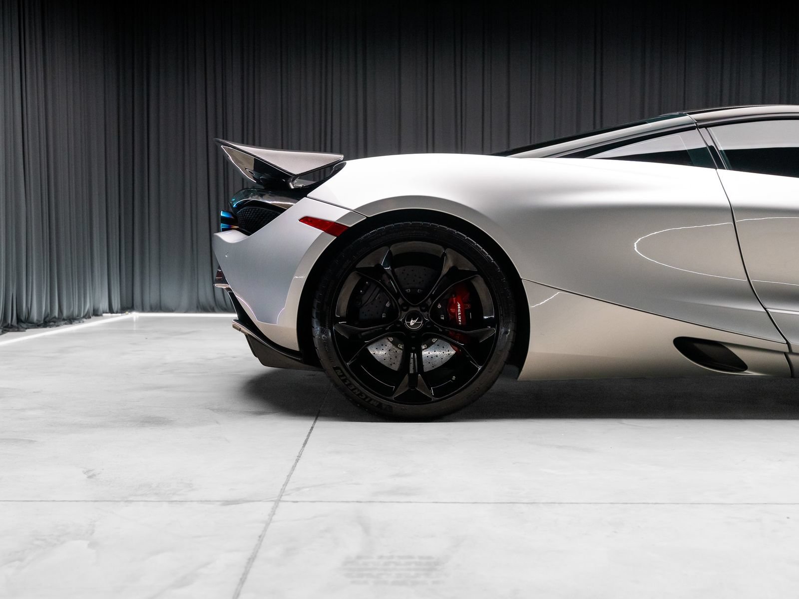 Used 2019 McLaren 720S RWD image 31