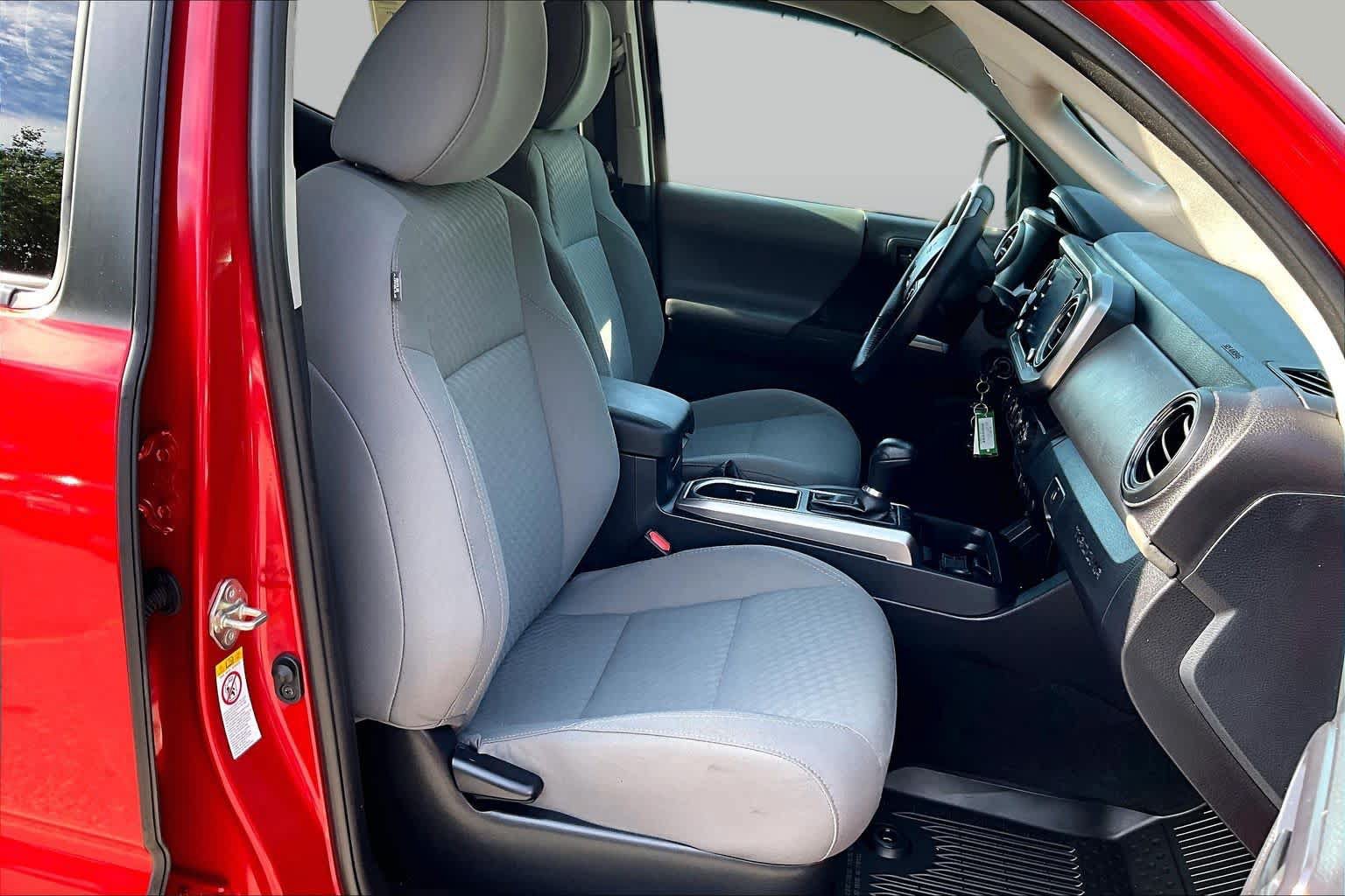 Certified 2020 Toyota Tacoma SR5 AWD/4WD image 8