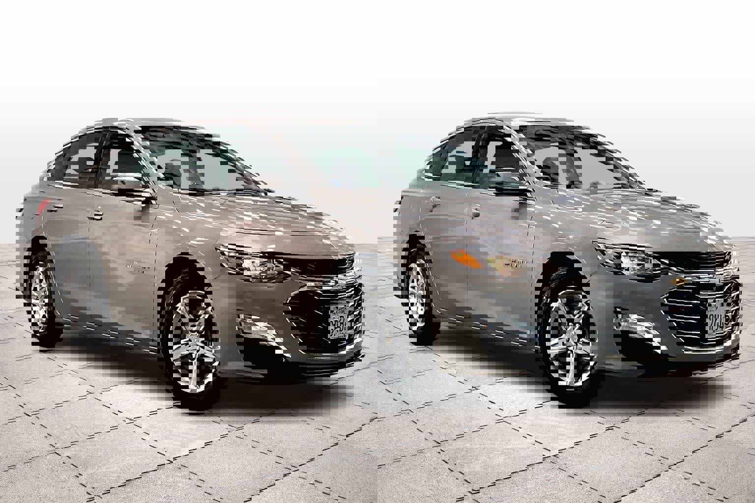 Used 2023 Chevrolet Malibu LT image 2