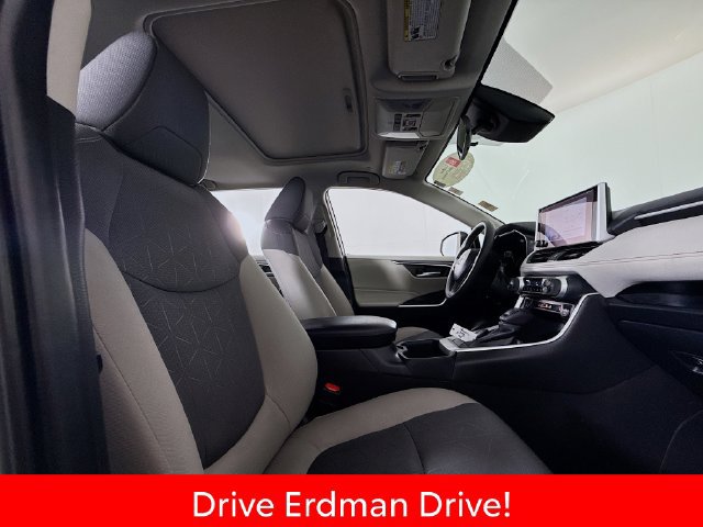 Used 2025 Toyota RAV4 XLE w/ Convenience Package FWD image 25