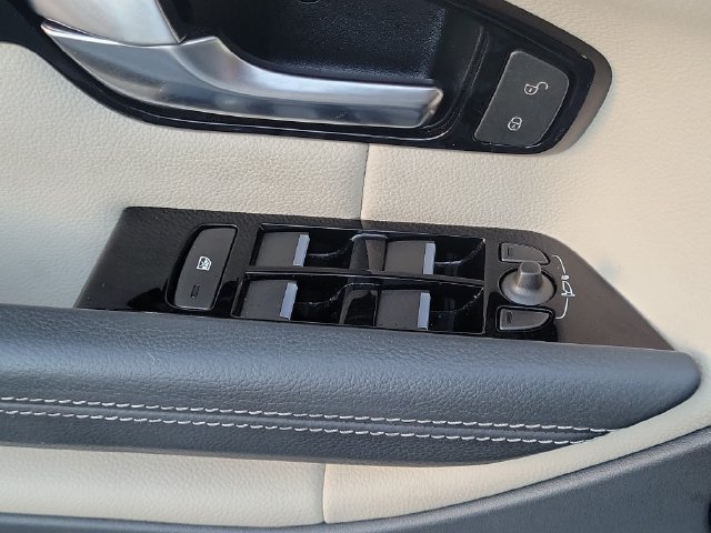 Used 2018 Land Rover Range Rover Evoque SE AWD/4WD image 17