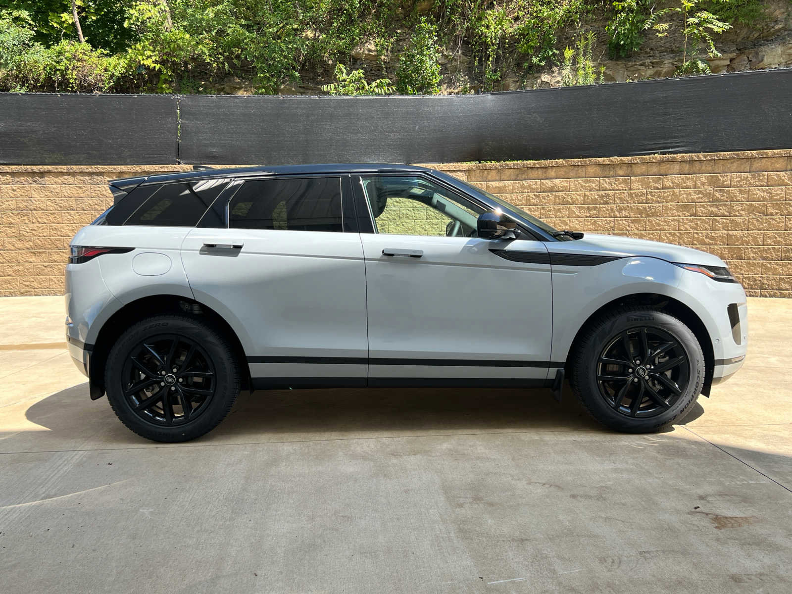 Used 2025 Land Rover Range Rover Evoque S image 7