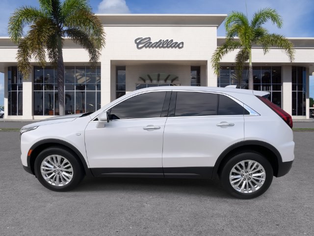 Certified 2024 Cadillac XT4 Luxury w/ Cold Weather Package FWD image 9
