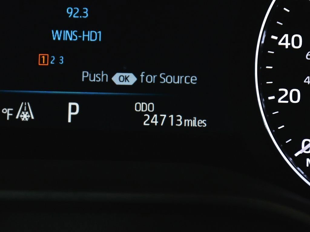 Used 2023 Toyota Sienna Limited image 20