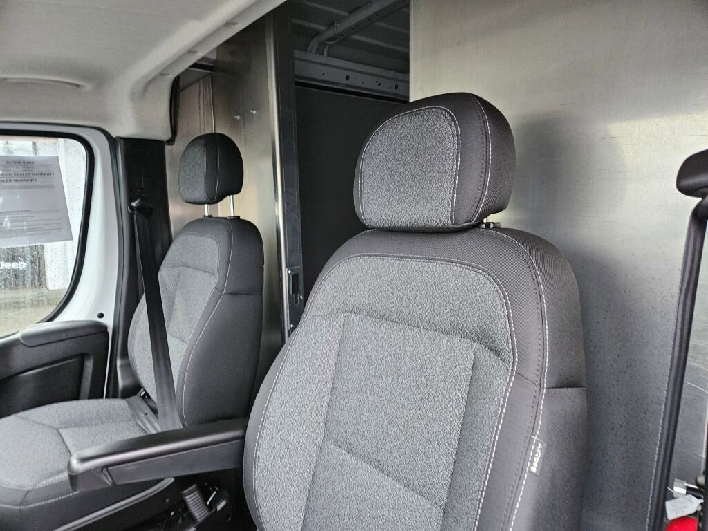 Used 2025 RAM ProMaster 2500 w/ Convenience Group image 17