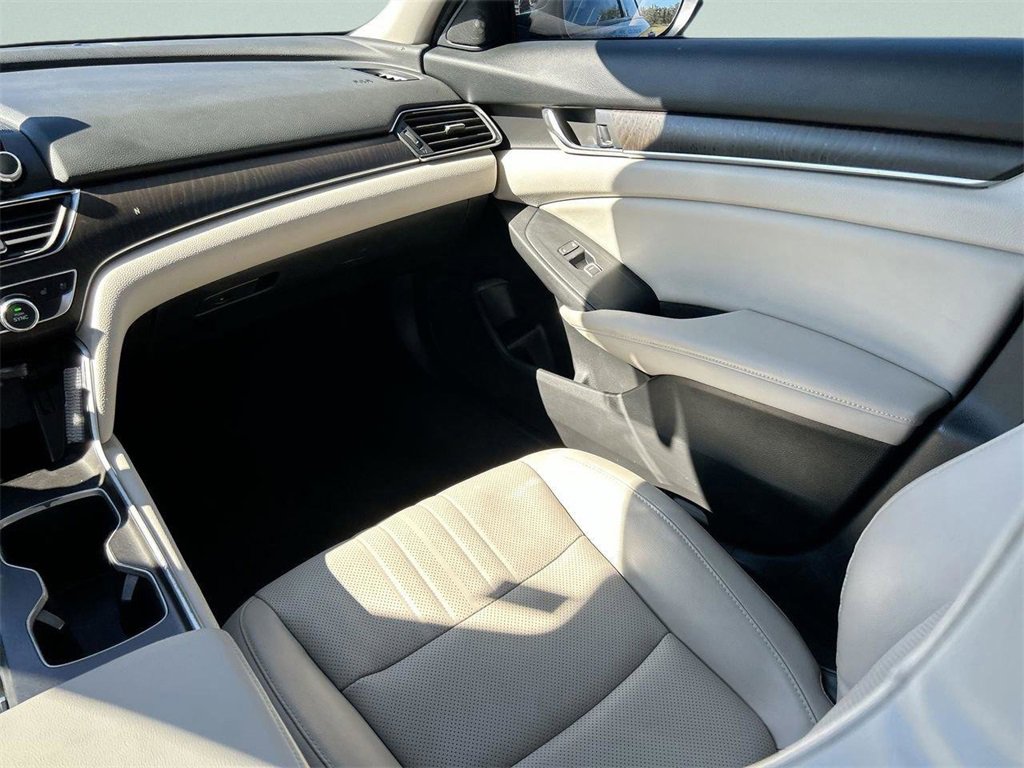 Used 2018 Honda Accord Touring image 15