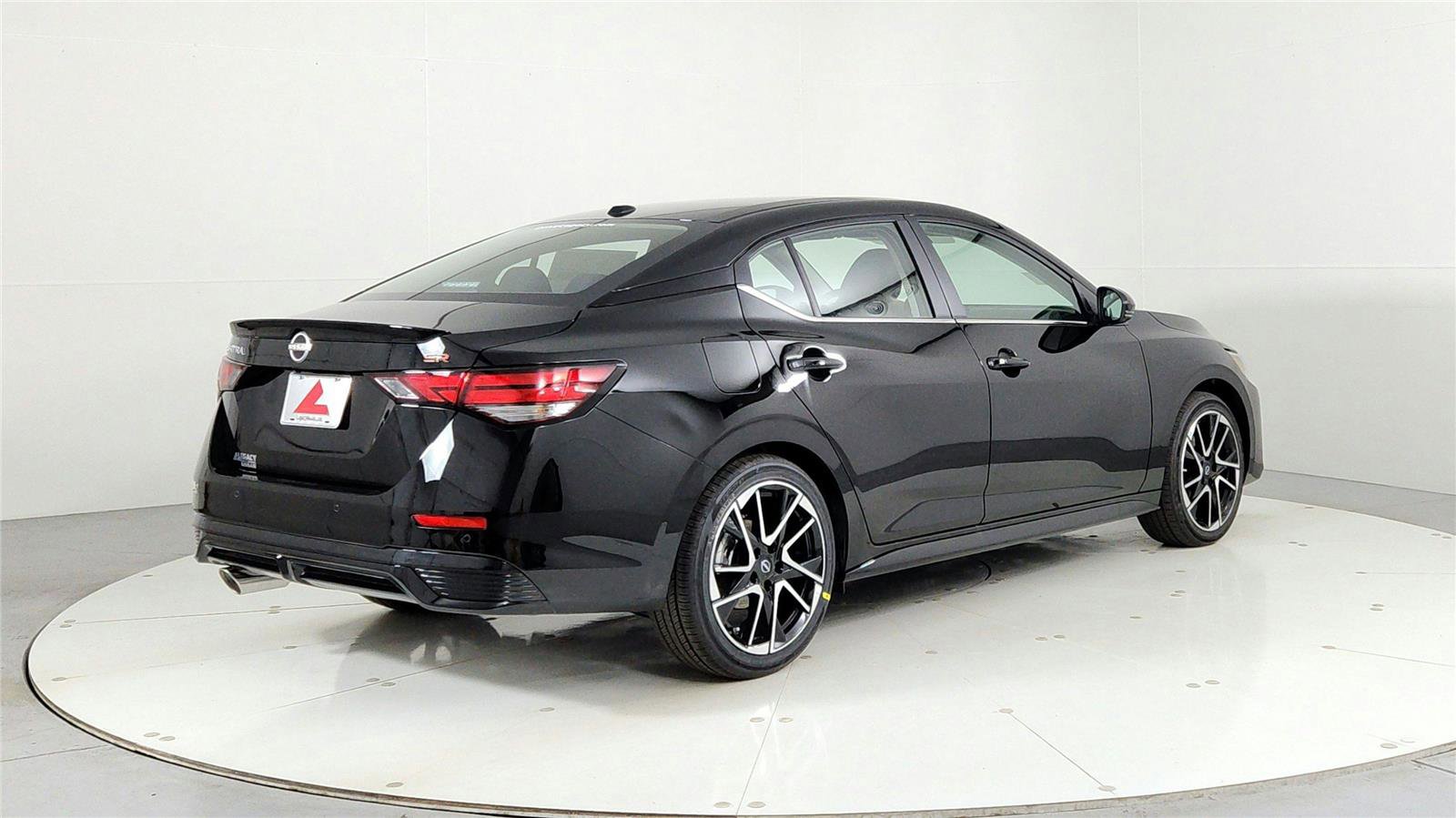 Used 2024 Nissan Sentra SR w/ Trunk Package FWD image 6