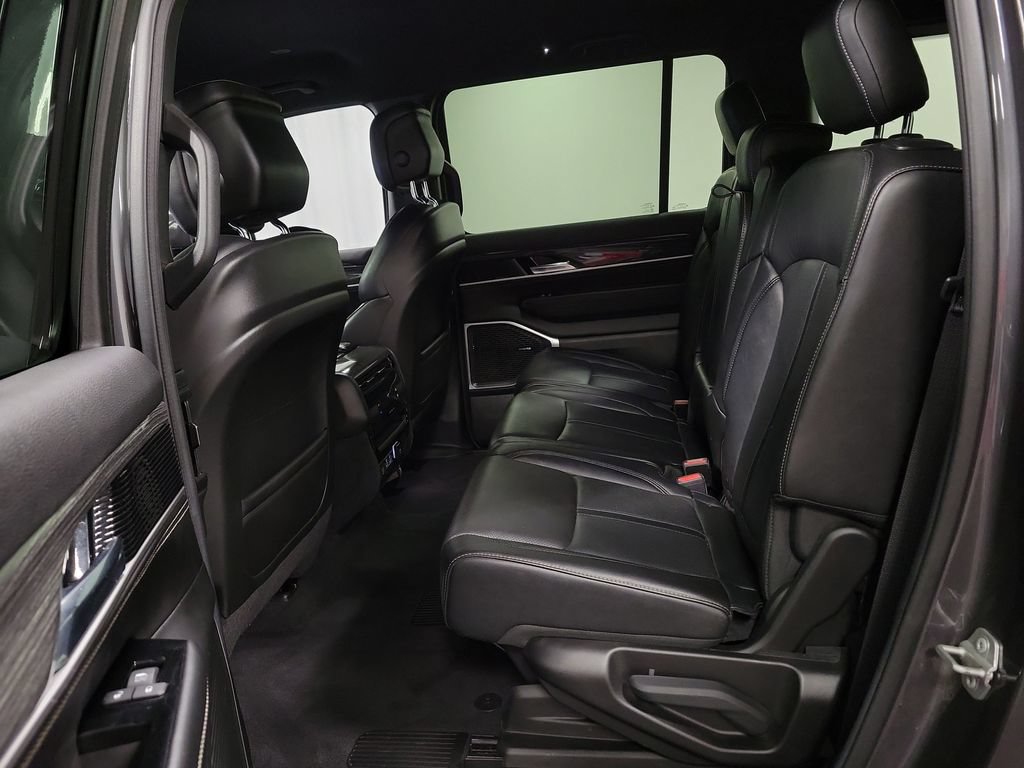 Used 2022 Jeep Wagoneer Series II AWD/4WD image 23