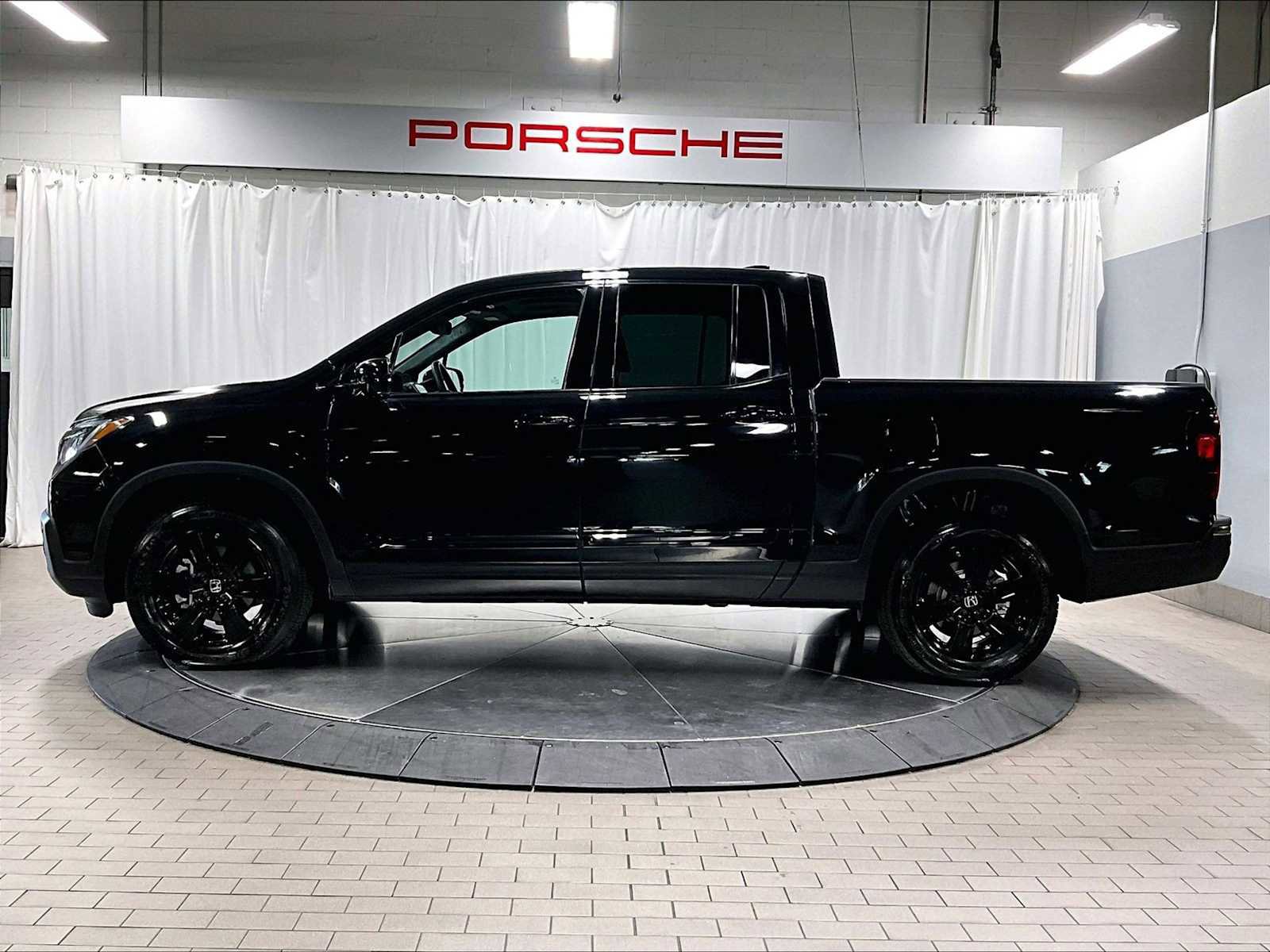 Used 2020 Honda Ridgeline Black Edition image 2