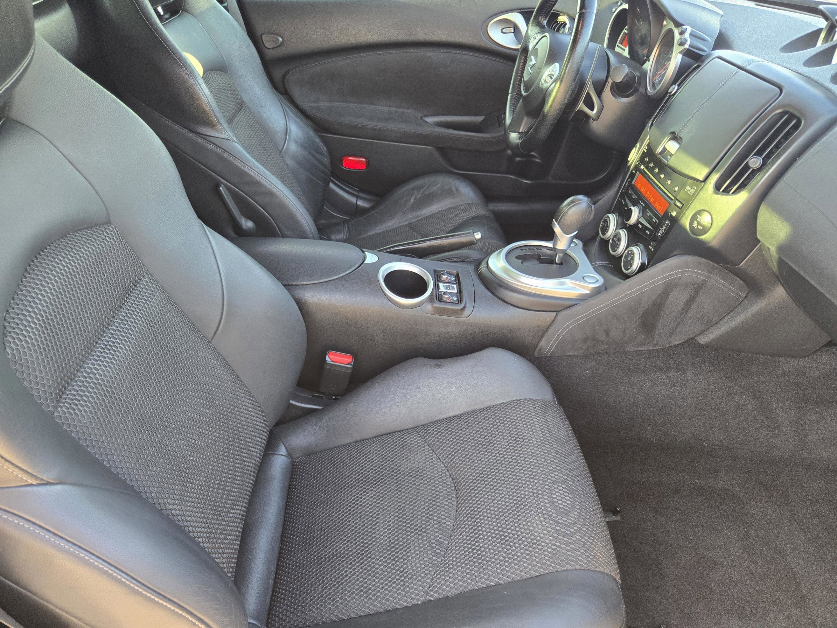 Used 2010 Nissan 370Z Touring RWD image 10