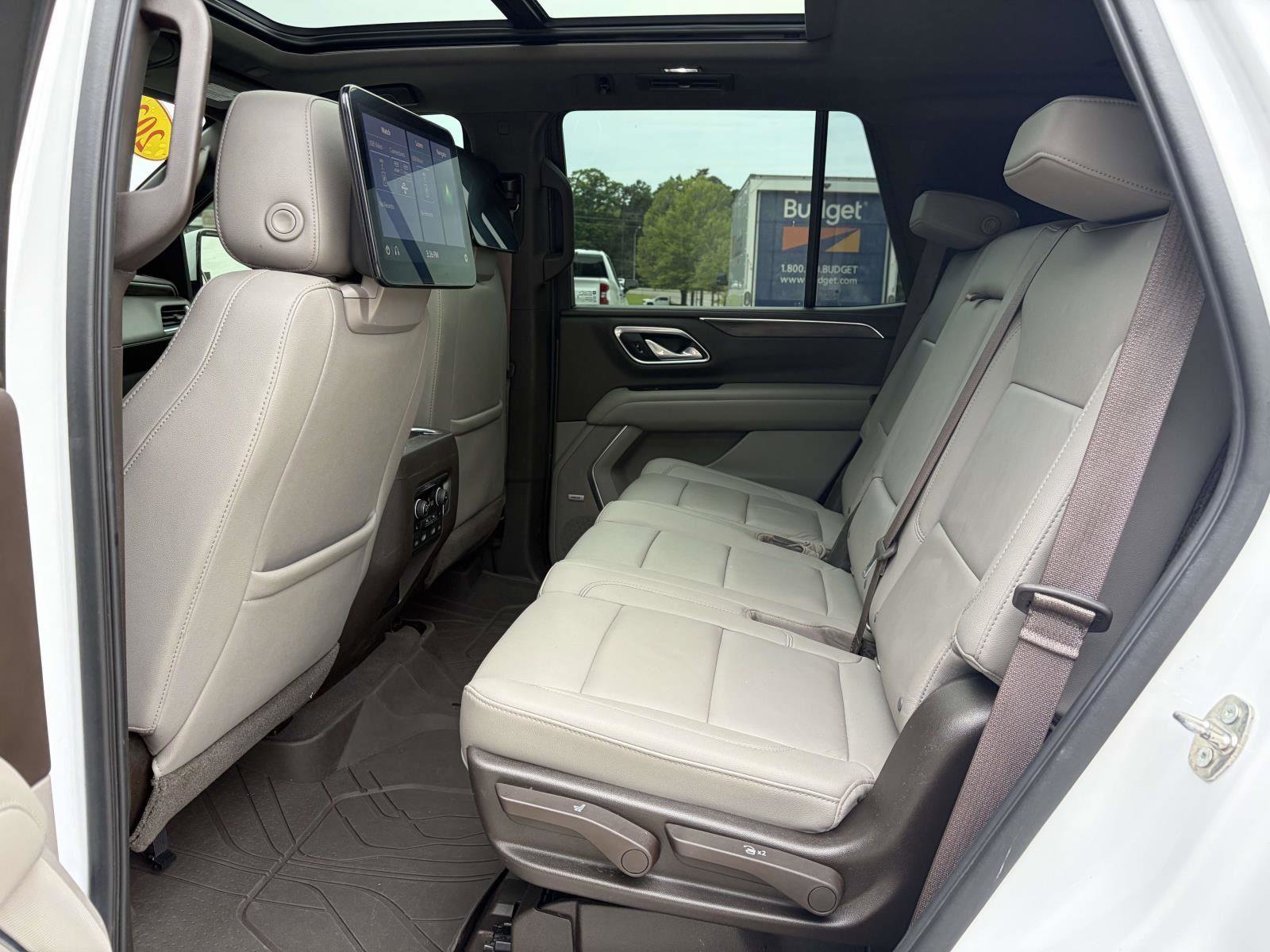 Used 2021 Chevrolet Tahoe Z71 w/ Luxury Package AWD/4WD image 3