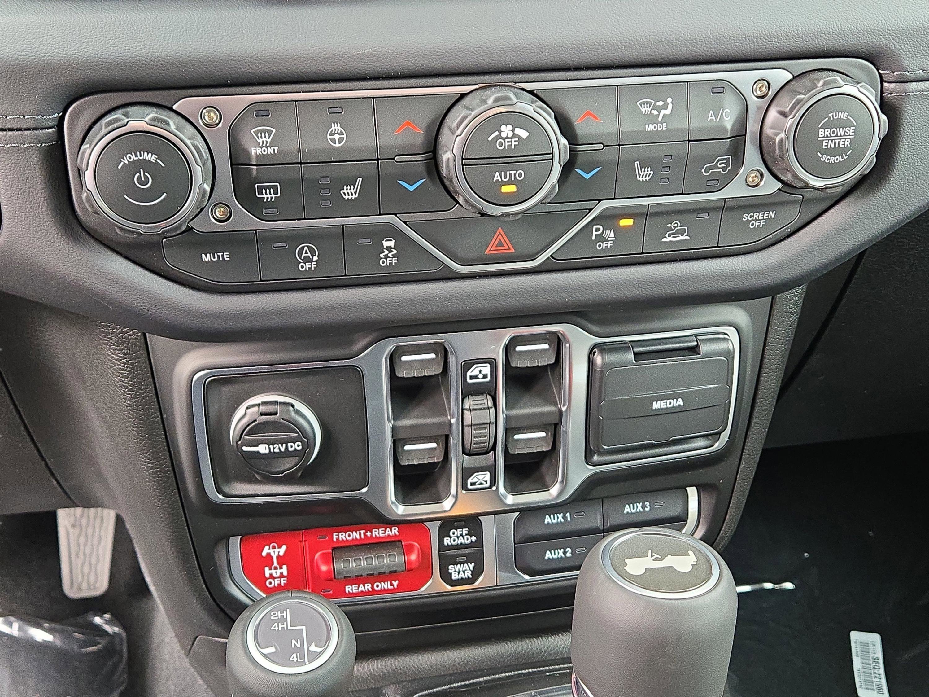 New 2026 Jeep Wrangler Unlimited Rubicon w/ Safety Group image 28